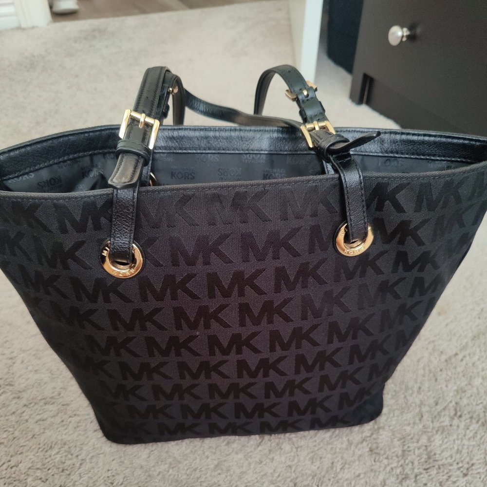 Michael Kors Jet Set Grab Bag